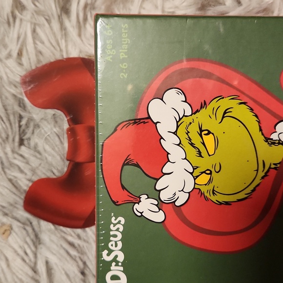 BNIB DR SEUSS GRINCH GROW YOUR HEART CARD GAME - Picture 3 of 6